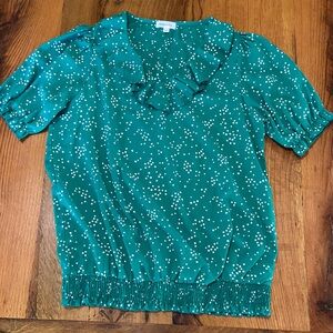 Hailey & Co Kelly Green Short Sleeve Top with White Dots,  Ruffle V-Neck, Sz Lrg